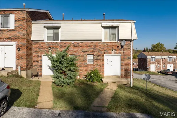 $7,900,000 | 9192 Vanity Fair Drive, St. Louis, MO 63136