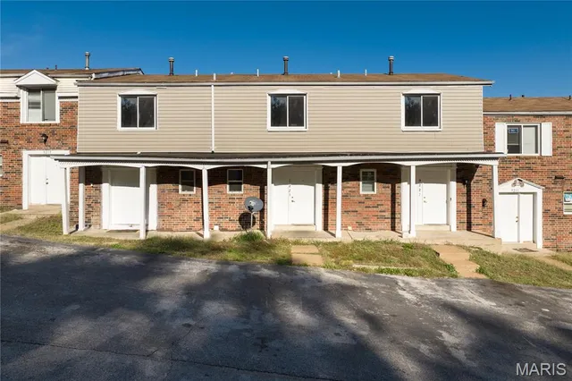 $9,000,000 | 9192 Vanity Fair Drive, St. Louis, MO 63136