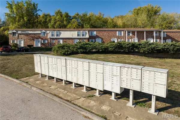 $7,900,000 | 9192 Vanity Fair Drive, St. Louis, MO 63136