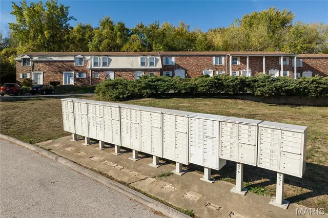 $9,000,000 | 9192 Vanity Fair Drive, St. Louis, MO 63136