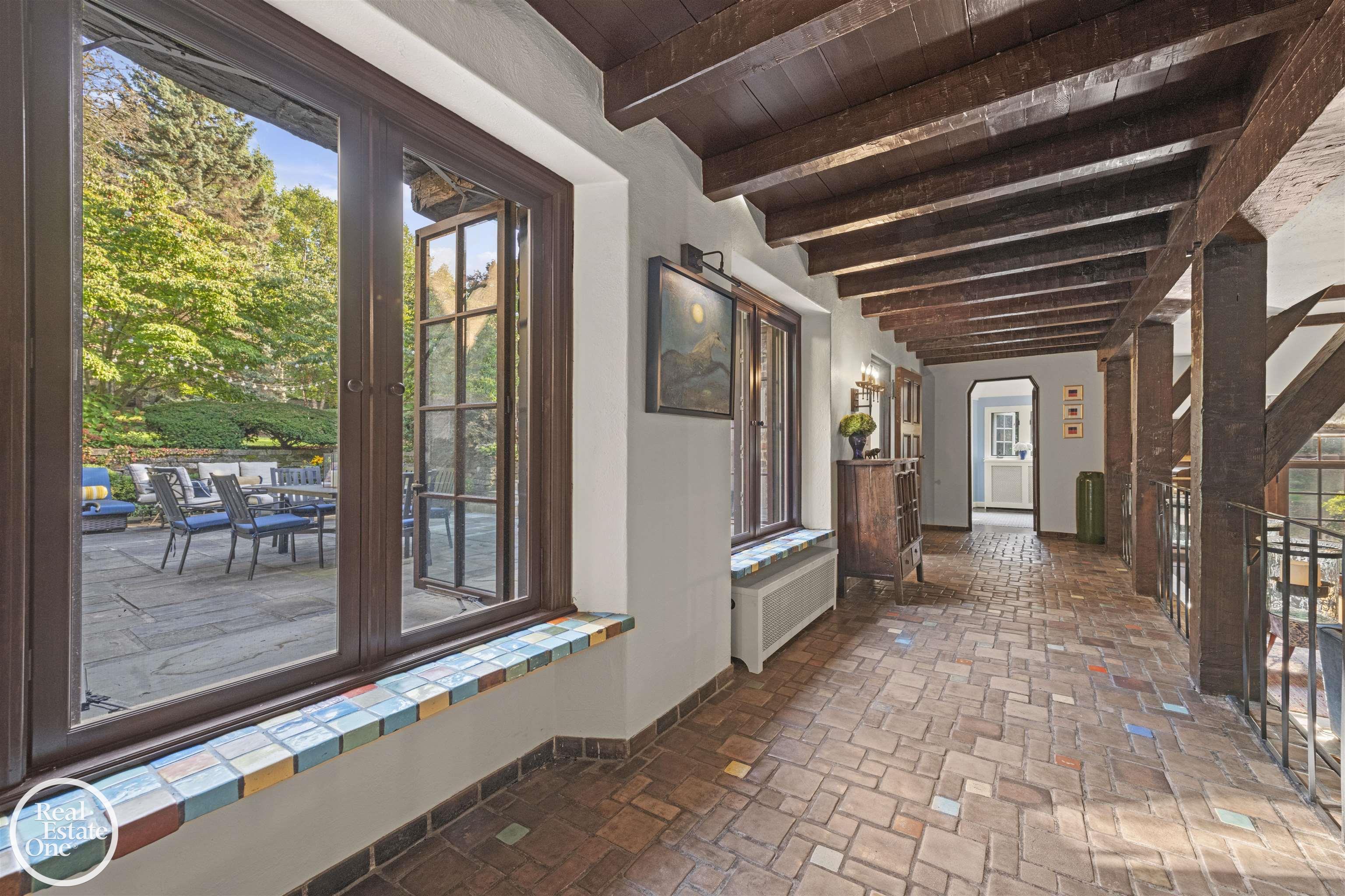 242 Lewiston Road Grosse Pointe, MI 48236 - Photo 16 of 63 50202667-3eb7ed2e-a98a-414d-9d2a-2a79f423f883.JPG