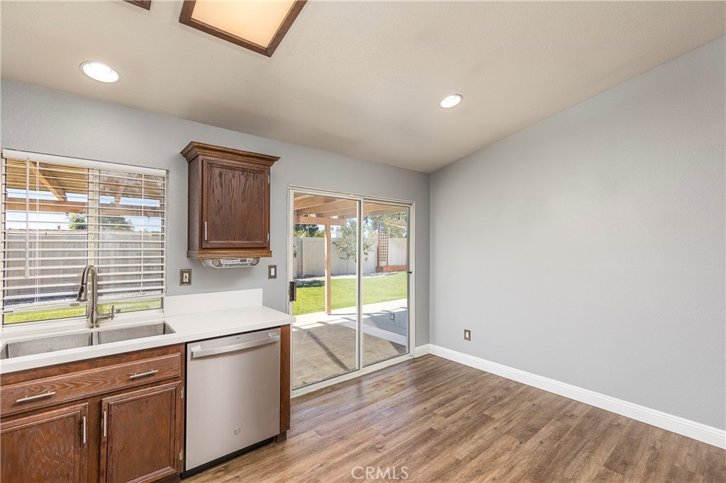 31529 Amsterdam Road Winchester, CA 92596 - Photo 14 of 35 Breakfast area.