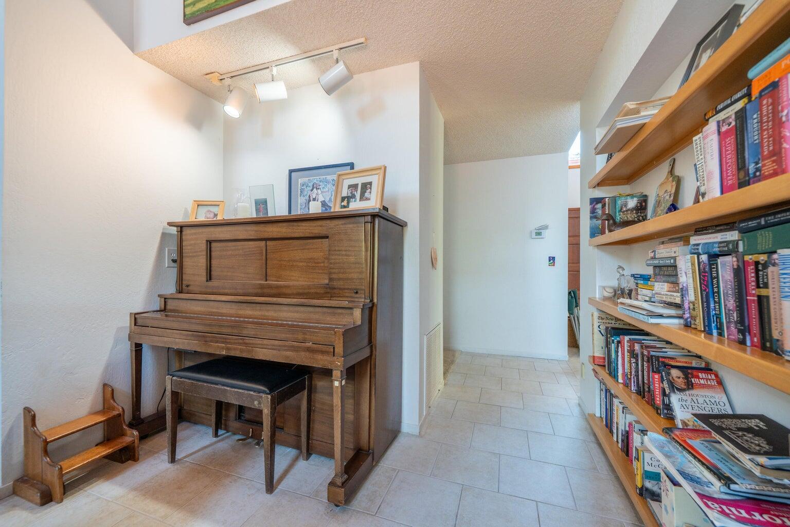 8846 Goldstone Lane Redding, CA 96001 - Photo 15 of 64 a room with a book shelf and a book shelf