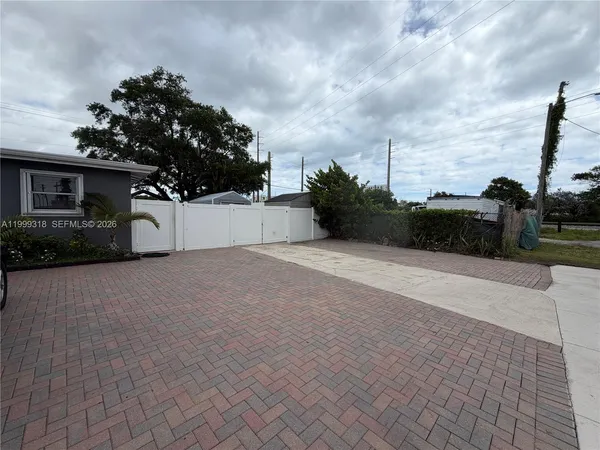 $1,800 | 414 Southwest 2nd Terrace, Dania Beach, FL 33004