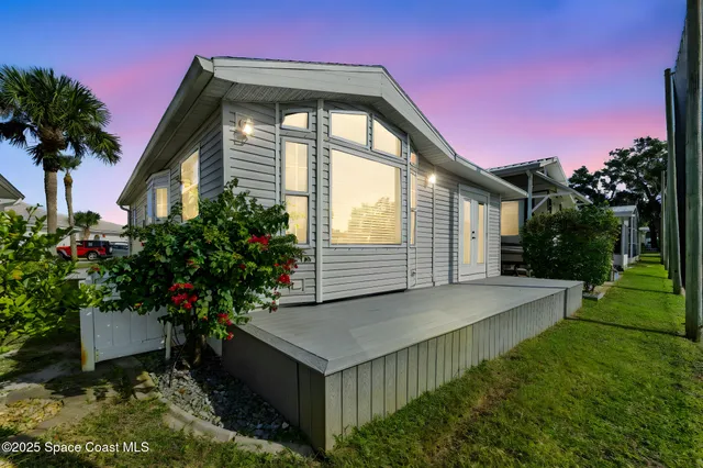 a view of a apartment building