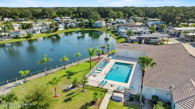 a sign that is on the wall of a building