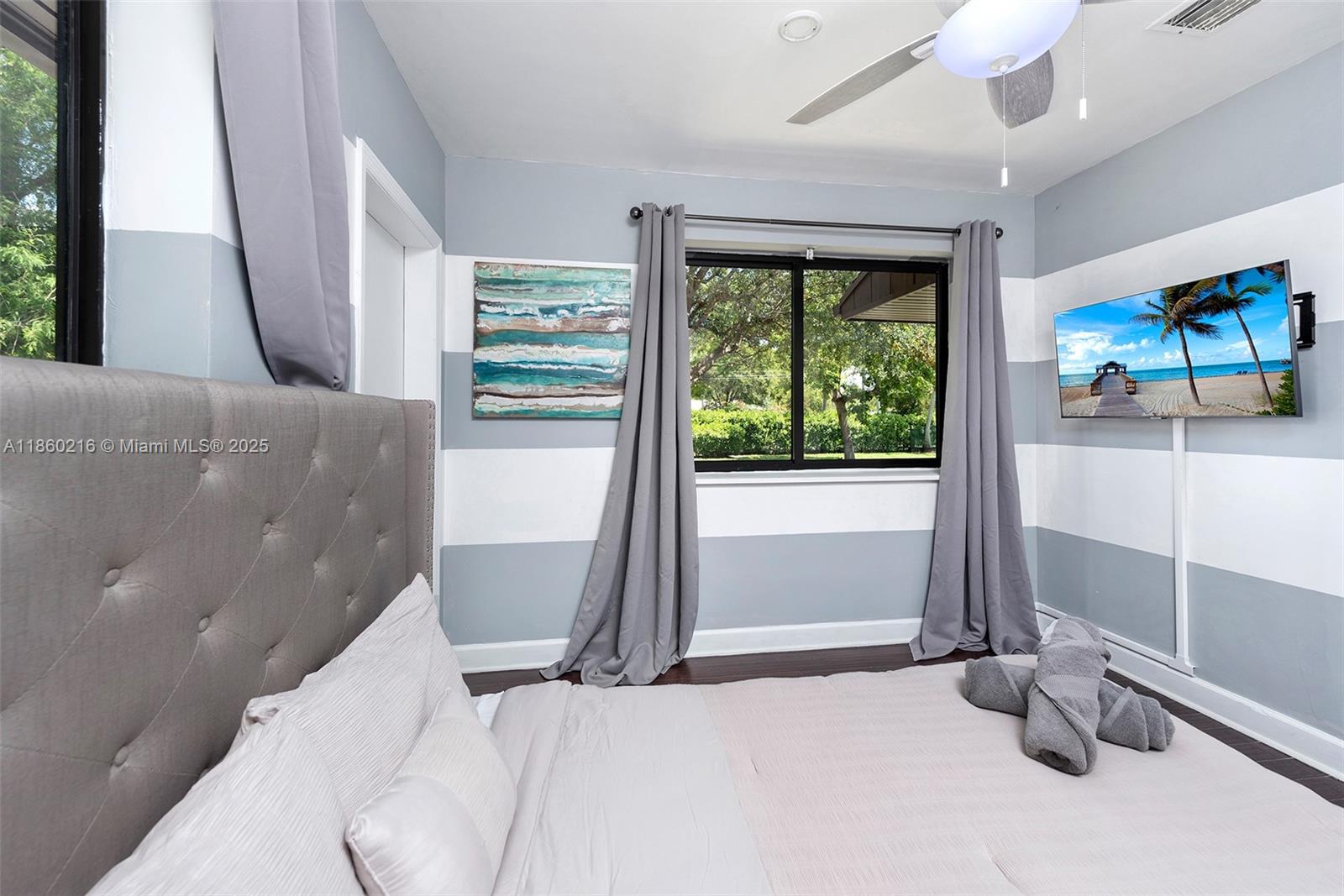 250 Northeast 158th Street Miami, FL 33162 - Photo 38 of 80 a view of a livingroom with furniture