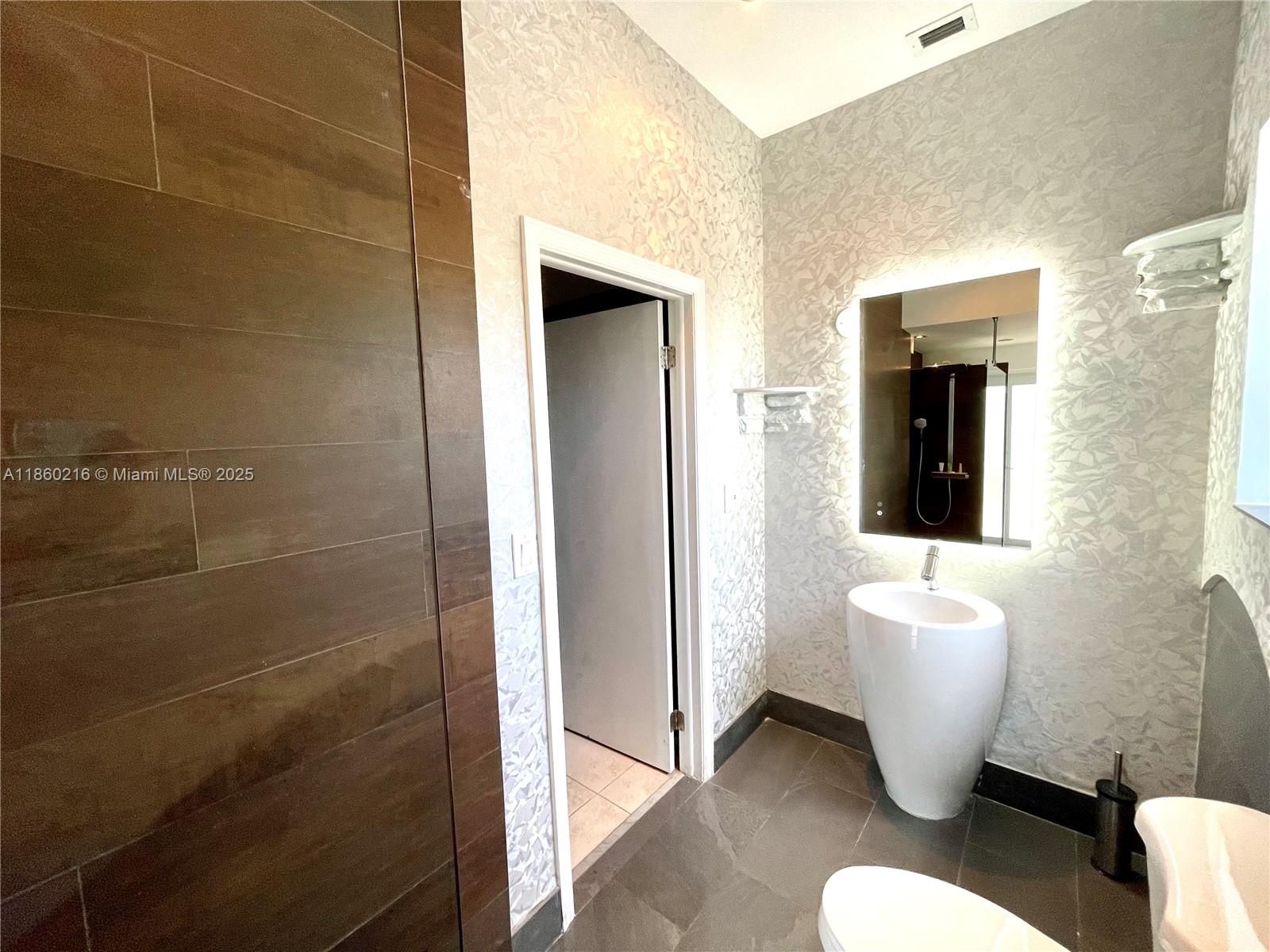 250 Northeast 158th Street Miami, FL 33162 - Photo 45 of 80