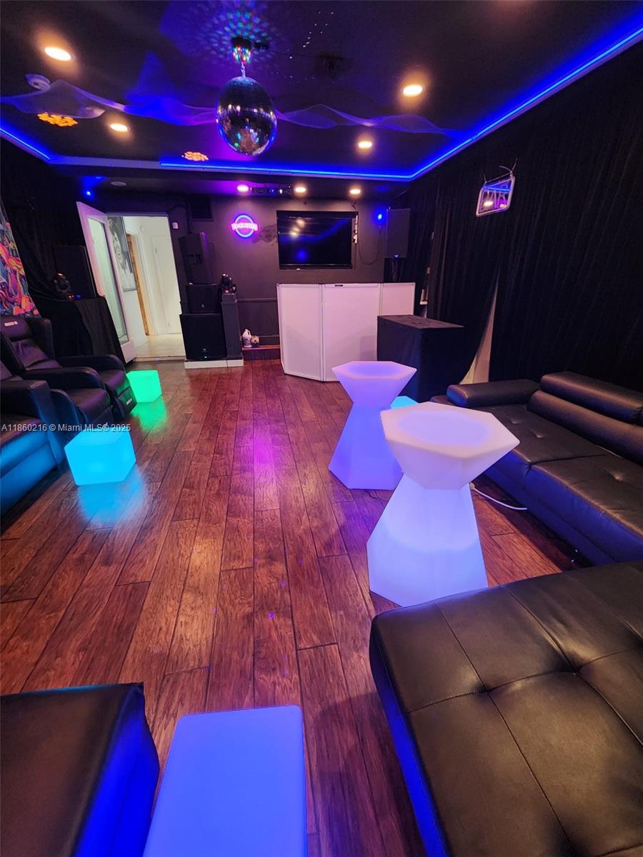 250 Northeast 158th Street Miami, FL 33162 - Photo 6 of 80 NIGHT CLUB