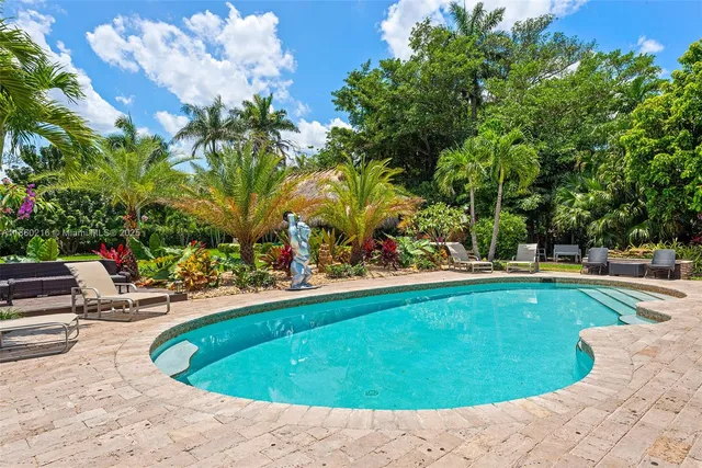 $18,000 | 250 Northeast 158th Street, Miami, FL 33162