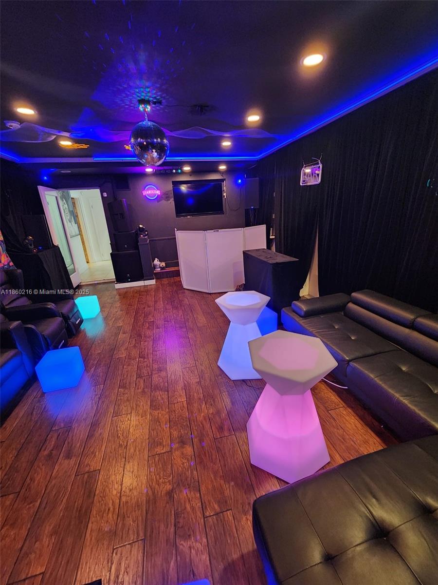 250 Northeast 158th Street Miami, FL 33162 - Photo 7 of 80 NIGHT CLUB