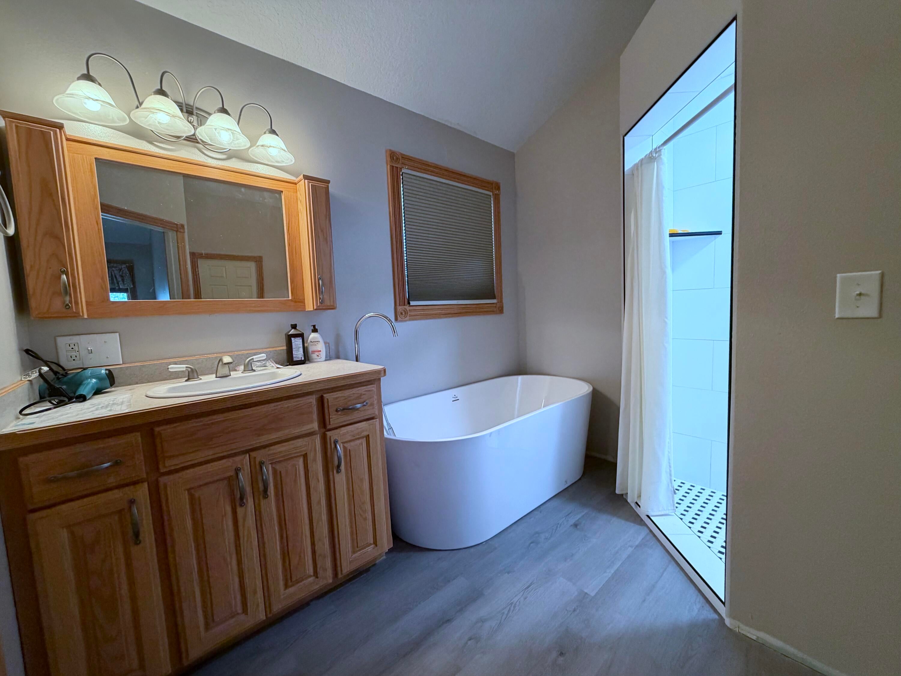 25831 South 621 Road Grove, OK 74344 - Photo 14 of 37 Primary Tub