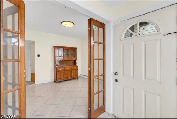 a view of livingroom with furniture