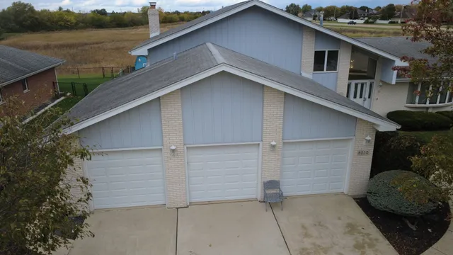 $499,900 | 8030 Valley View Drive, Tinley Park, IL 60477