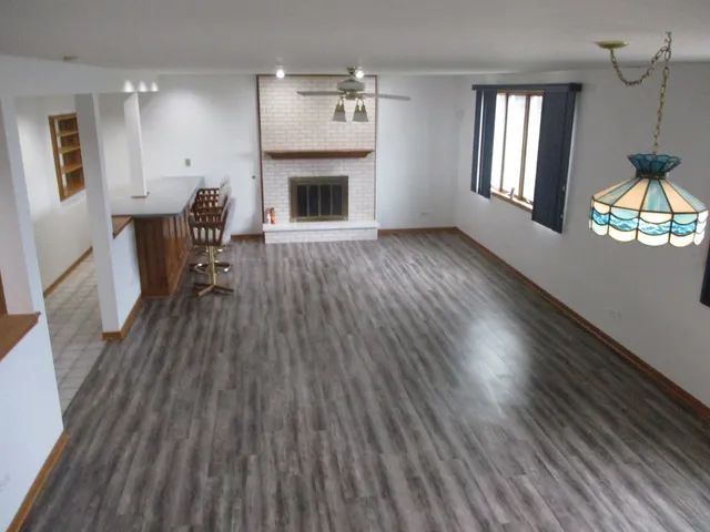 $499,900 | 8030 Valley View Drive, Tinley Park, IL 60477