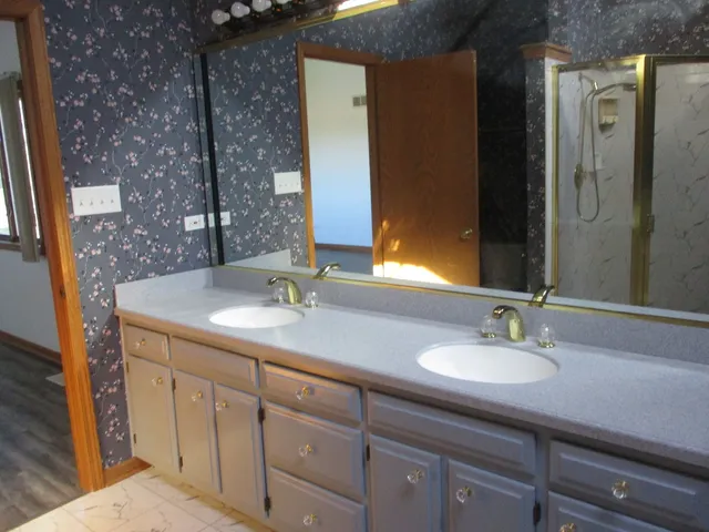 $499,900 | 8030 Valley View Drive, Tinley Park, IL 60477