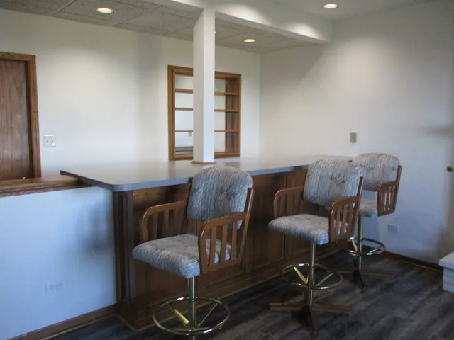 $499,900 | 8030 Valley View Drive, Tinley Park, IL 60477