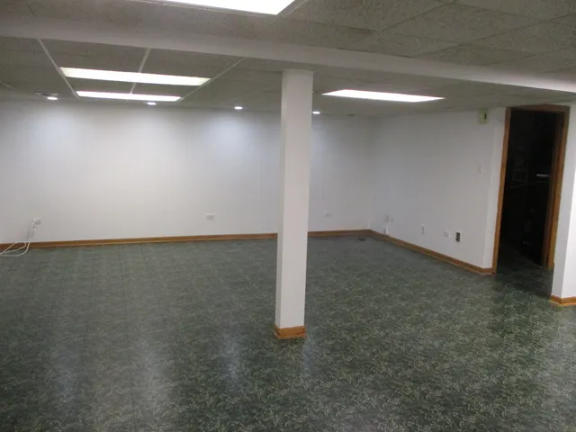 $499,900 | 8030 Valley View Drive, Tinley Park, IL 60477