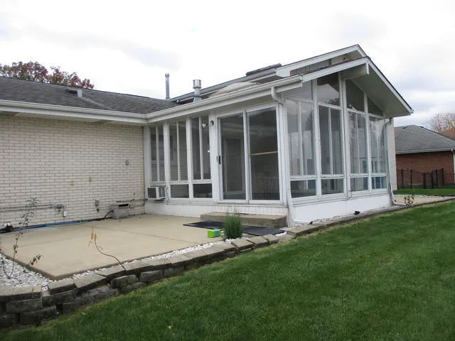 $499,900 | 8030 Valley View Drive, Tinley Park, IL 60477