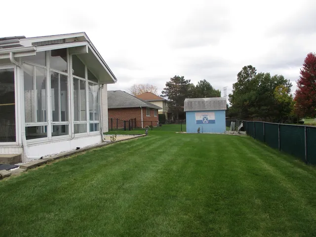 $499,900 | 8030 Valley View Drive, Tinley Park, IL 60477