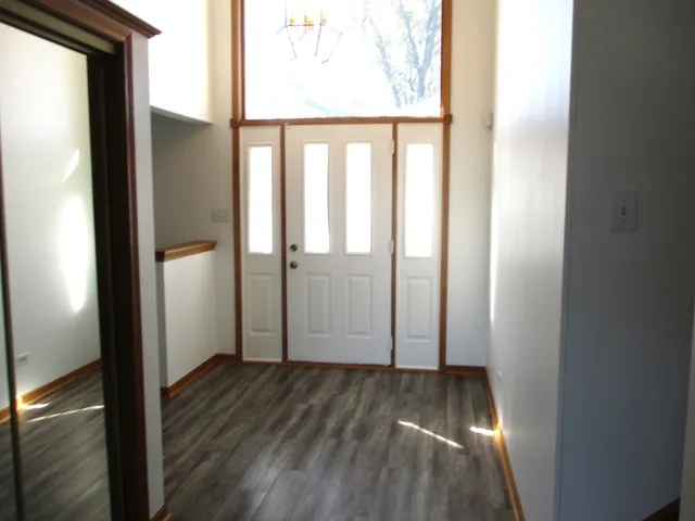 $499,900 | 8030 Valley View Drive, Tinley Park, IL 60477