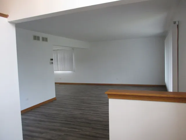 $499,900 | 8030 Valley View Drive, Tinley Park, IL 60477