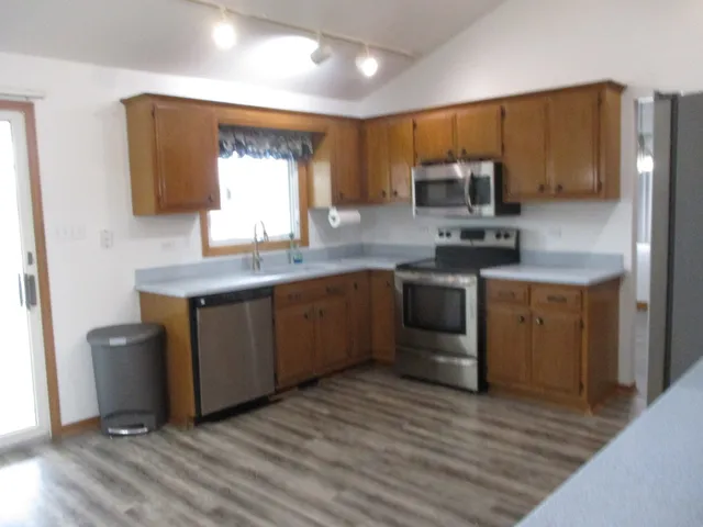 $499,900 | 8030 Valley View Drive, Tinley Park, IL 60477