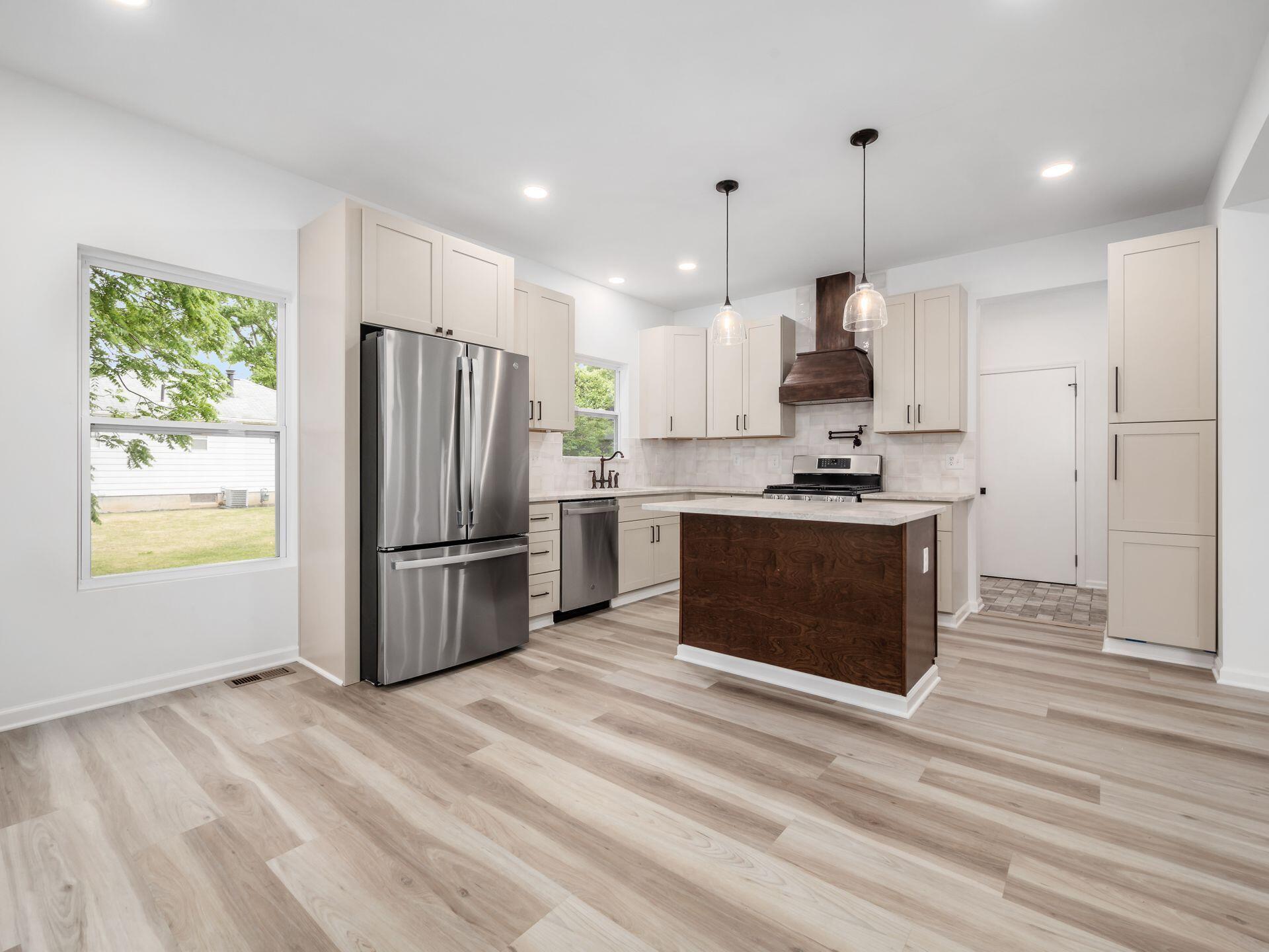 6012 Radekin Road Columbus, OH 43232 - Photo 15 of 39 018_7a64f2_N 6012 Radekin 030