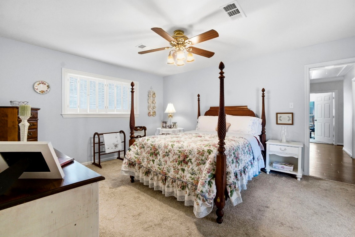 218 Tree Trunk Drive Spring, TX 77388 - Photo 18 of 40 Primary bedroom.