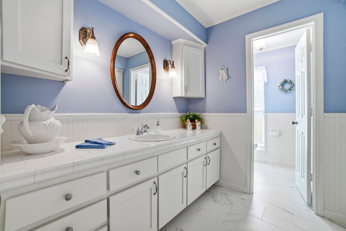 218 Tree Trunk Drive Spring, TX 77388 - Photo 26 of 40 Guest bath.