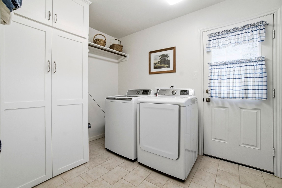 218 Tree Trunk Drive Spring, TX 77388 - Photo 31 of 40 Large laundry room.
