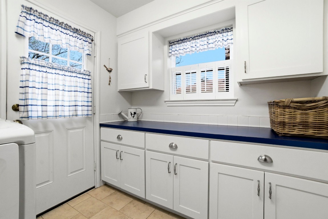 218 Tree Trunk Drive Spring, TX 77388 - Photo 32 of 40 Laundry room with cabinets.