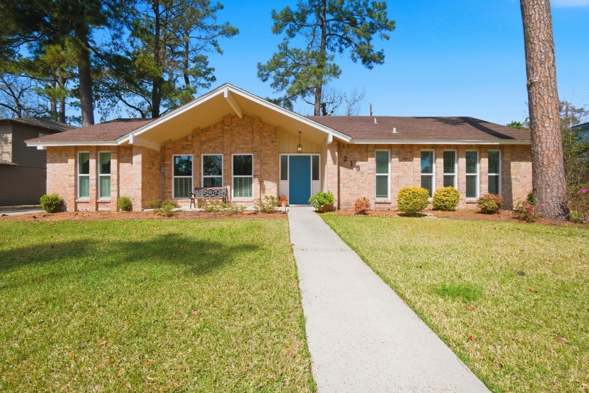218 Tree Trunk Drive Spring, TX 77388 - Photo 38 of 40 Lovely curb appeal.