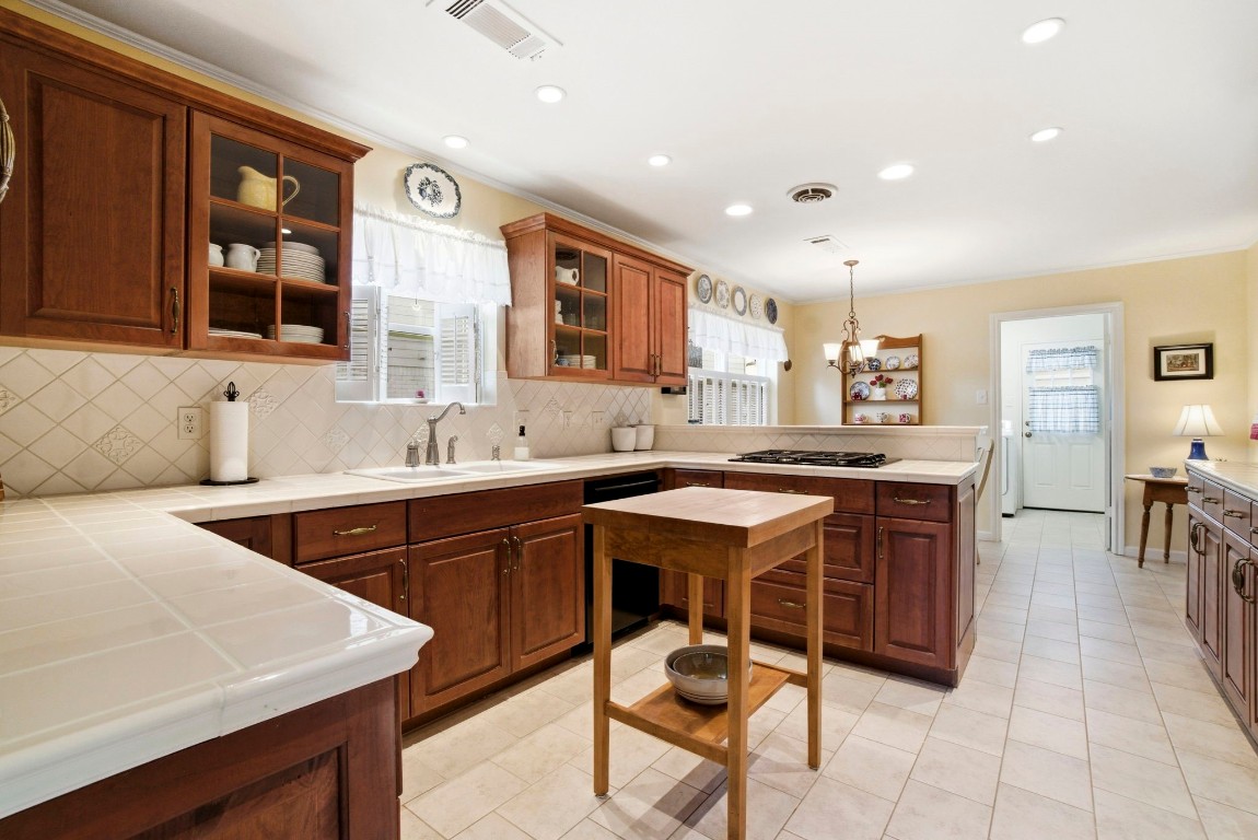 218 Tree Trunk Drive Spring, TX 77388 - Photo 9 of 40 Beautiful cherry cabinets.