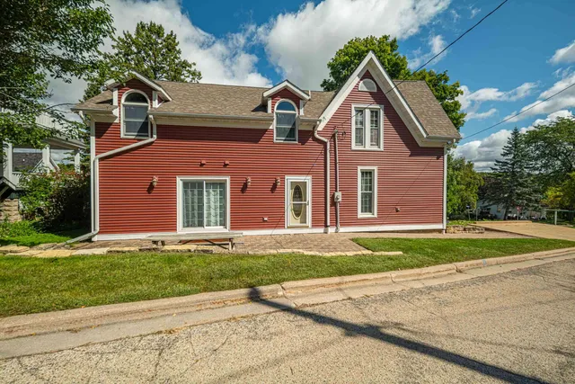 $425,000 | 110 Maiden Street, Mineral Point, WI 53565