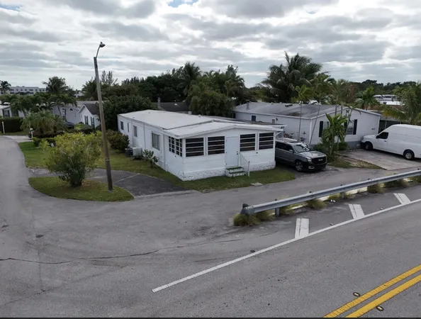 $2,350 | 3028 Lakeshore Drive, Fort Lauderdale, FL 33312