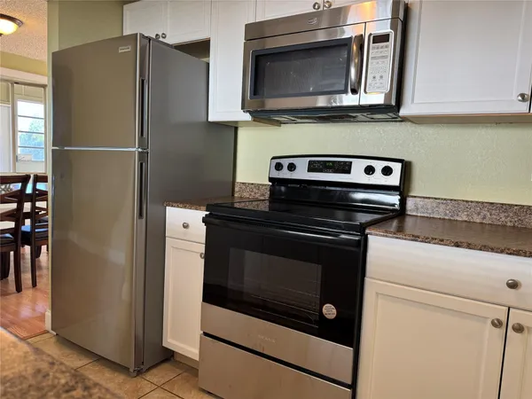 $2,350 | 3028 Lakeshore Drive, Fort Lauderdale, FL 33312