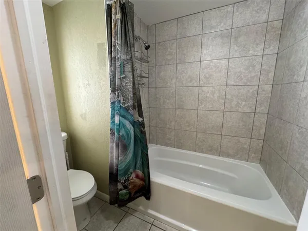 $2,350 | 3028 Lakeshore Drive, Fort Lauderdale, FL 33312