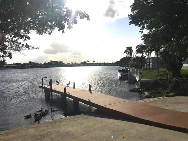 $2,350 | 3028 Lakeshore Drive, Fort Lauderdale, FL 33312