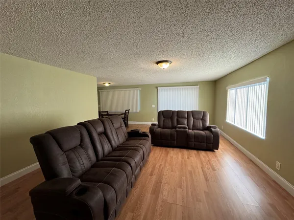 $2,350 | 3028 Lakeshore Drive, Fort Lauderdale, FL 33312