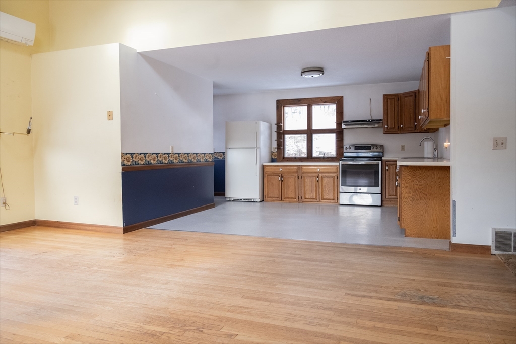 163 Prospect St Extension Westfield, MA 01085 - Photo 11 of 42