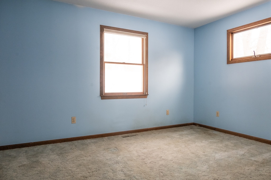 163 Prospect St Extension Westfield, MA 01085 - Photo 15 of 42