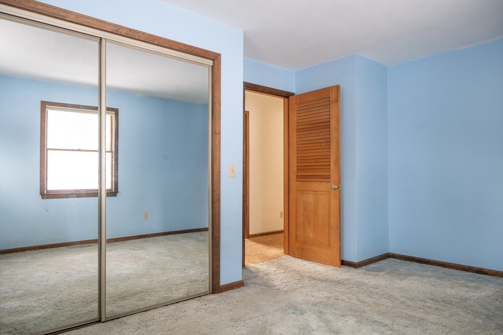 163 Prospect St Extension Westfield, MA 01085 - Photo 16 of 42