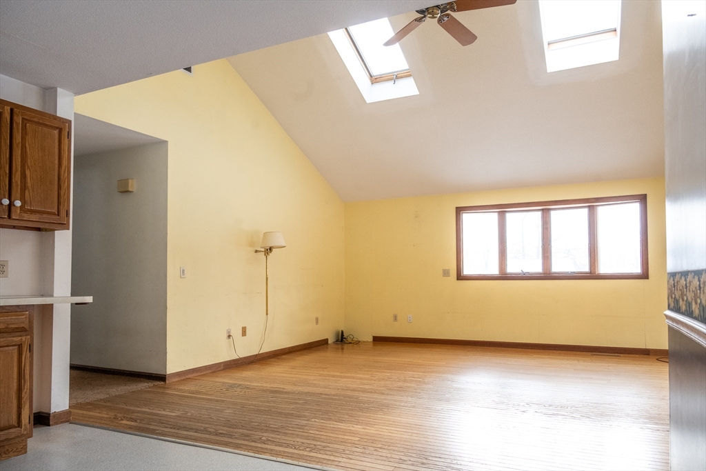 163 Prospect St Extension Westfield, MA 01085 - Photo 6 of 42