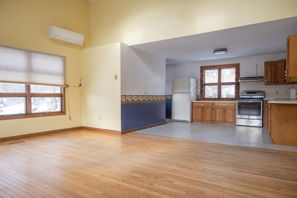 163 Prospect St Extension Westfield, MA 01085 - Photo 9 of 42