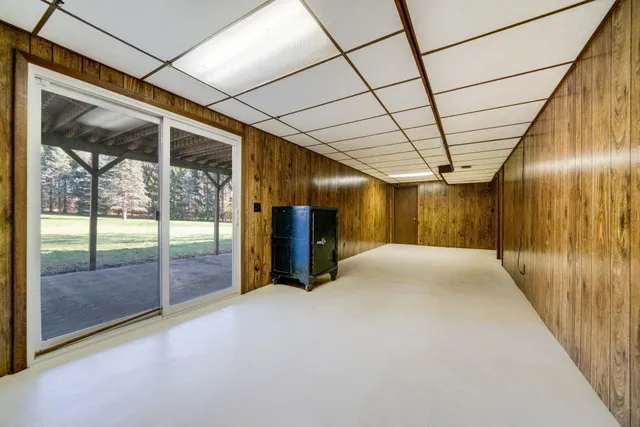 a front view of house with yard