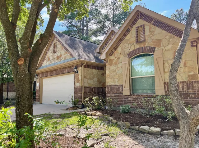 a front view of house with yard