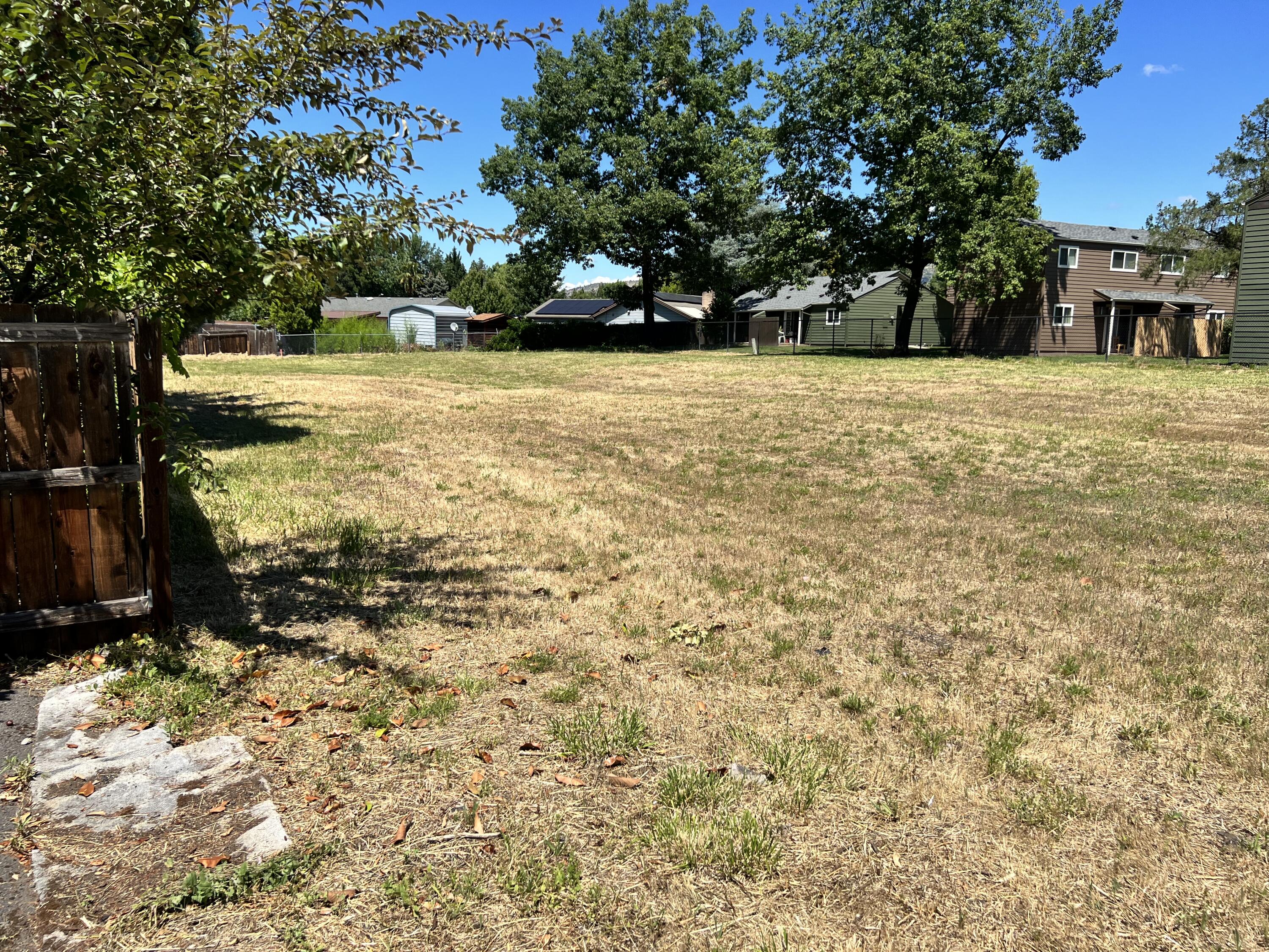 2549 East Barnett Road Medford, OR 97504 - Photo 11 of 12 CF3075D4-5F2B-4909-9B99-707ACFB788E6
