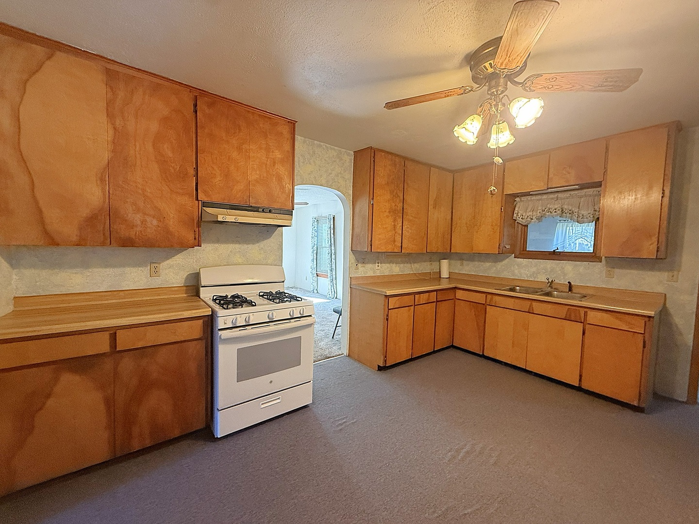 809 Inlet Avenue Dixon, IL 61021 - Photo 4 of 28 Gallery Image 4