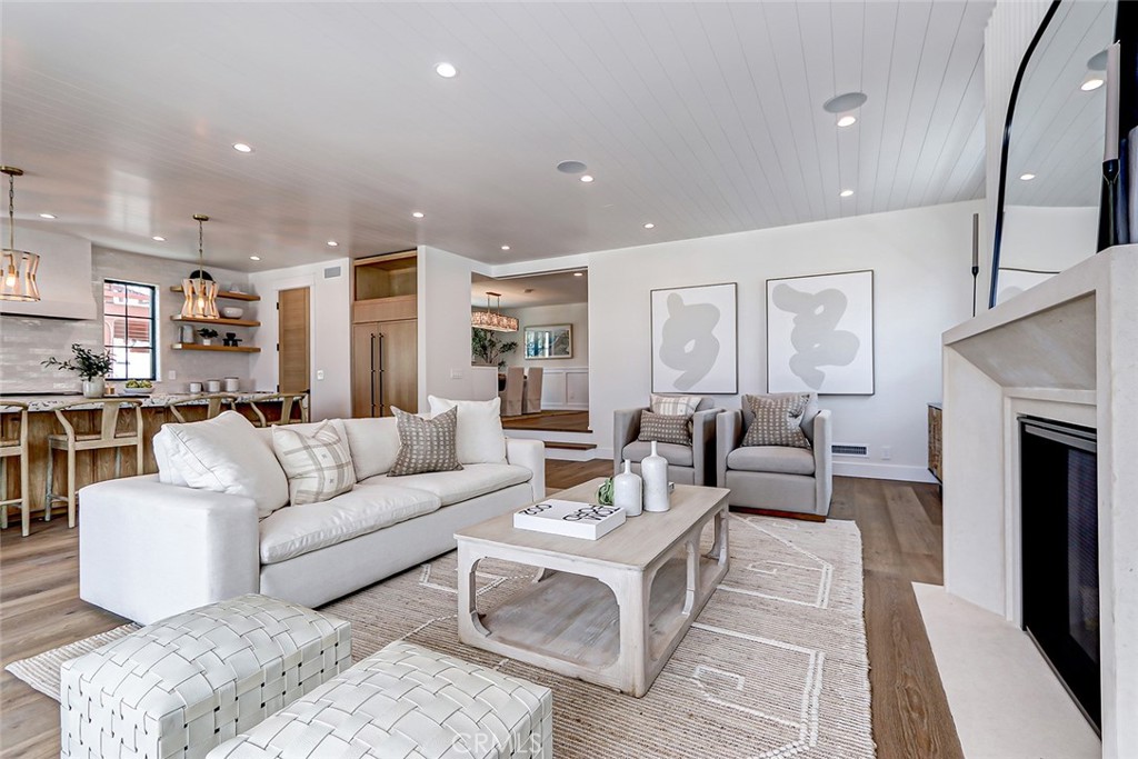 647 West Maple Avenue El Segundo, CA 90245 - Photo 12 of 58